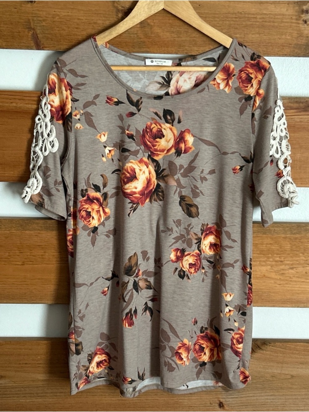 Bombom Chic Round Neck Floral Lace Shoulder Accents Women's Blouse Size M